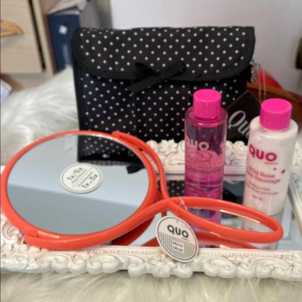 Quo Wild Rose Body Care Duo - Pink and White